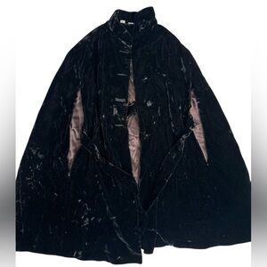 Vintage Crushed Velvet Cape – Black – sz Small